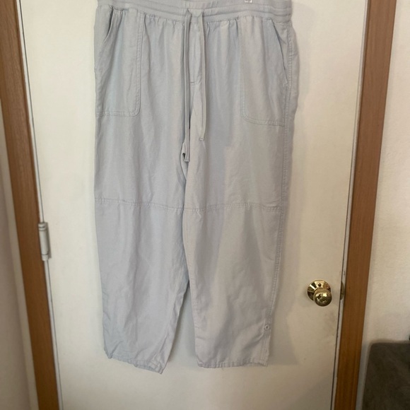 Caffe marrahis 16 woman’s super light grey capris - Picture 1 of 5